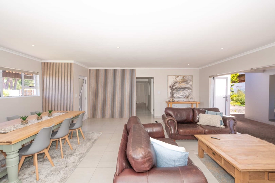 3 Bedroom Property for Sale in Middedorp Western Cape